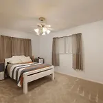 Cozy Home Near Airport,Fast Ev Charger & Theater