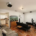 Cozy Home Near Airport,Fast Ev Charger & Theater