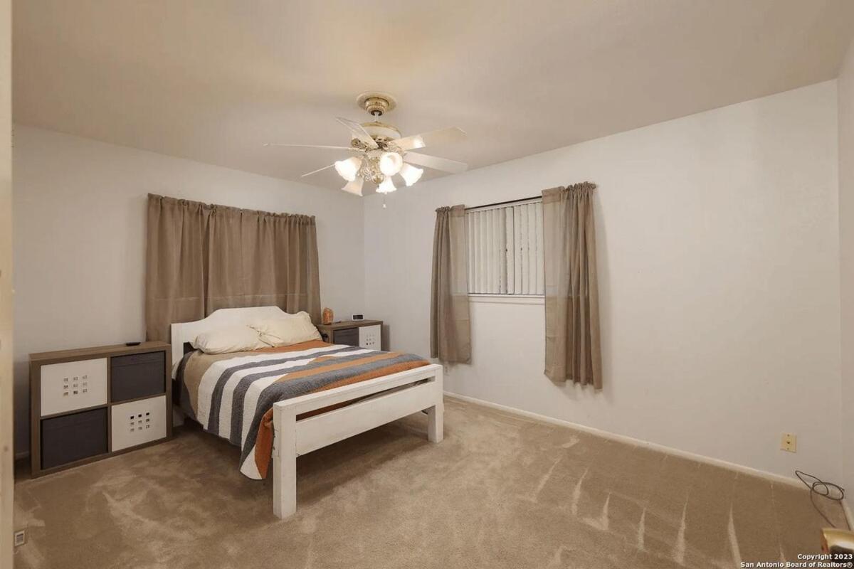 Cozy Near Airport,fast Ev Charger & Theater Holiday home